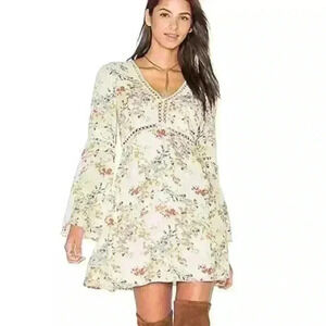 WAYF Revolve Pembrook Swing Dress Beige Floral Crochet Size Medium